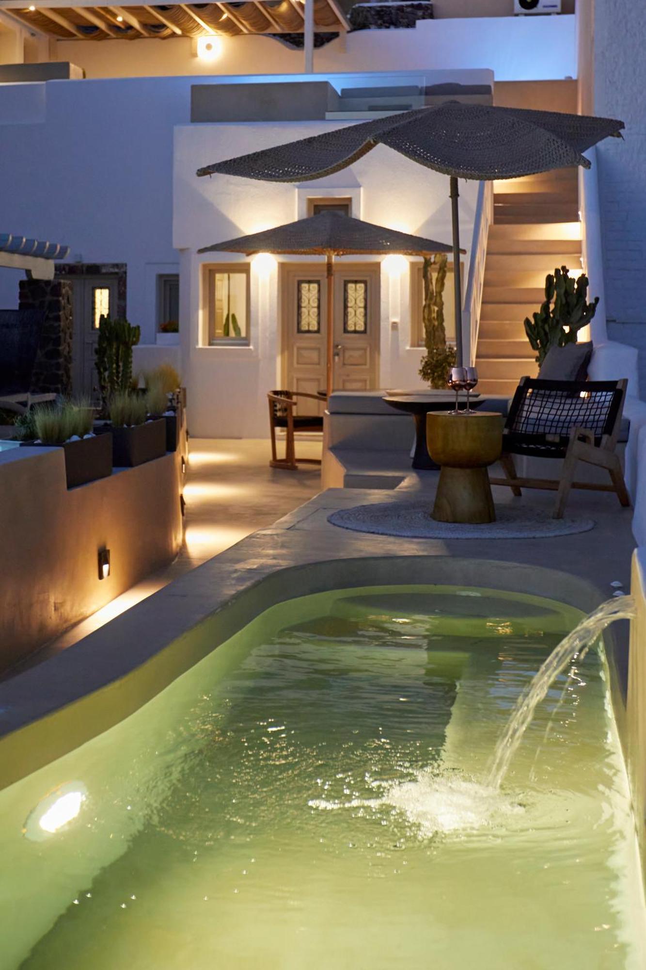 U & Me Suites ฟิรา ภายนอก รูปภาพ