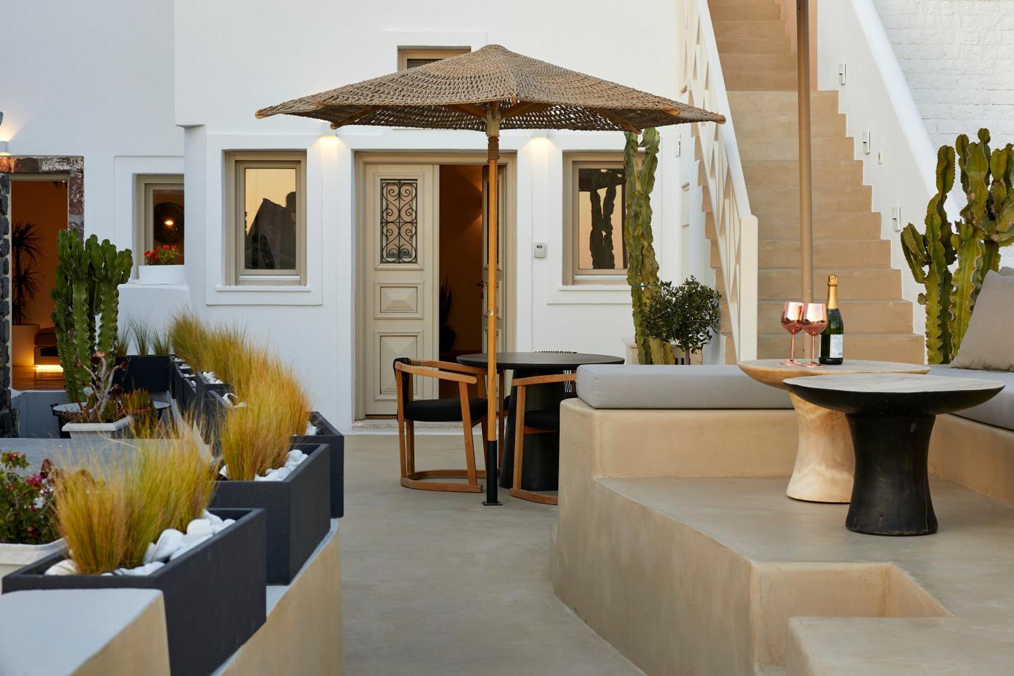 U & Me Suites ฟิรา ภายนอก รูปภาพ
